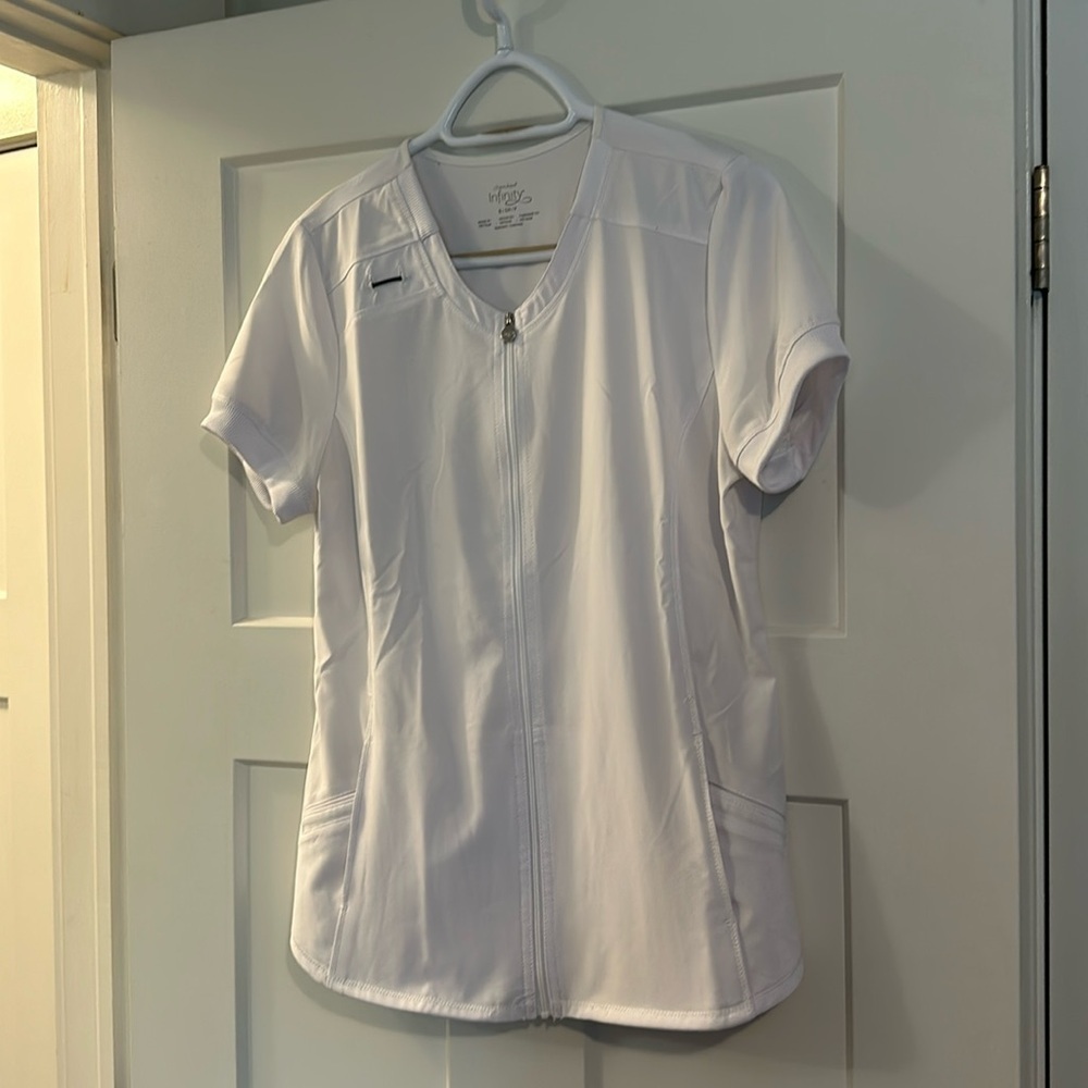 INFINITY CHEROKEE | Small White Scrub Top